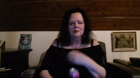 Snapshot of tiffanymature chatting on 04/28/26, 08:14 TiffanyMature online show from 04/28/26, 08:14