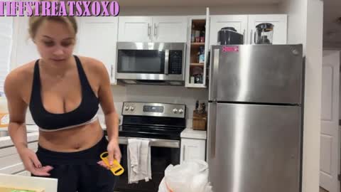 Tiffstreatsxoxo online show from 05/02/26, 06:35