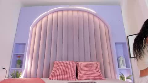 Tiffany  online show from 10/18/25, 08:42