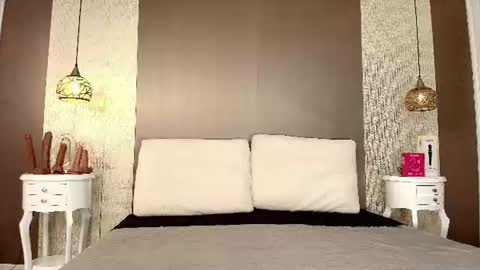 T I F F A N Y online show from 06/15/26, 07:05