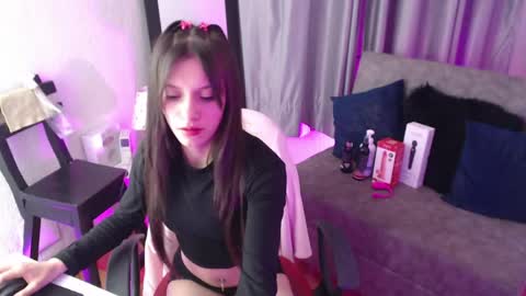 tiinajonus_ online show from 05/18/26, 04:07