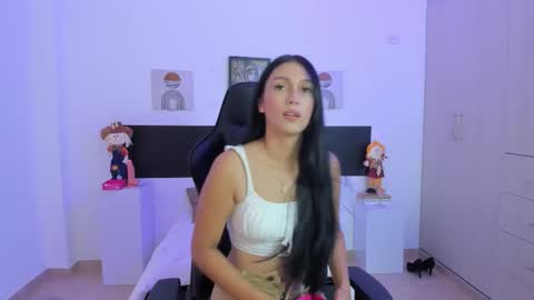 Snapshot of tiiny_peach chatting on 11/21/25, 11:20 Tiny online show from 11/21/25, 11:20