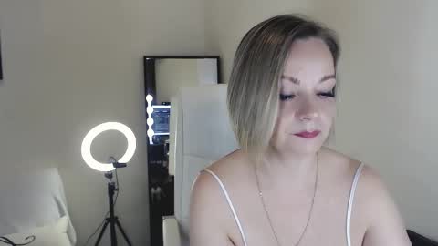 Tilly online show from 02/16/25, 04:21