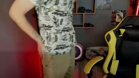 Snapshot of tim_blackk chatting on 09/22/25, 09:06 Tim online show from 09/22/25, 09:06