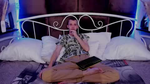 Snapshot of tim_blackk chatting on 09/29/25, 11:20 Tim online show from 09/29/25, 11:20