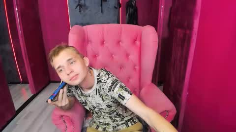 Snapshot of tim_blackk chatting on 10/05/25, 08:40 Tim online show from 10/05/25, 08:40