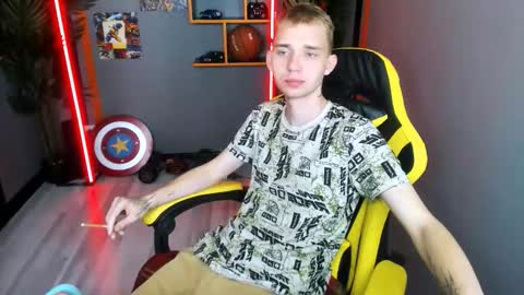 Snapshot of tim_blackk chatting on 11/09/25, 10:35 Tim online show from 11/09/25, 10:35