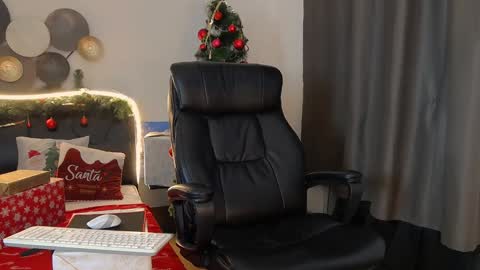 Snapshot of tim_mart chatting on 12/25/24, 02:03 ask me online show from 12/25/24, 02:03