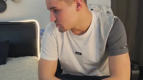 Snapshot of tim_mart chatting on 01/05/25, 12:53 ask me online show from 01/05/25, 12:53