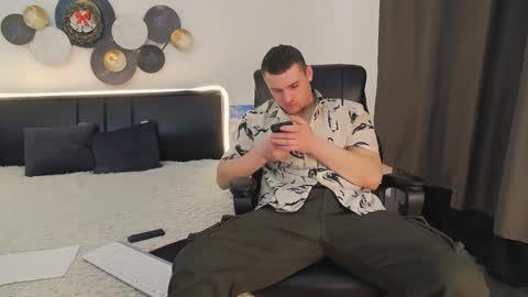 Snapshot of tim_mart chatting on 01/06/25, 07:42 ask me online show from 01/06/25, 07:42