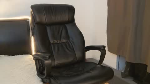 Snapshot of tim_mart chatting on 01/06/25, 04:55 ask me online show from 01/06/25, 04:55