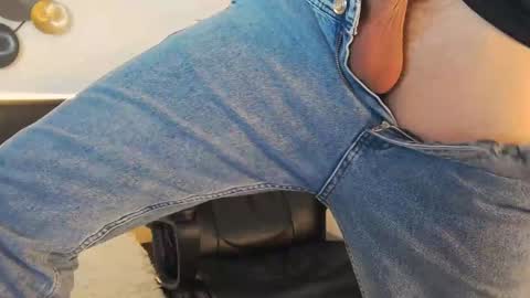 Snapshot of tim_mart chatting on 01/11/25, 11:34 ask me online show from 01/11/25, 11:34