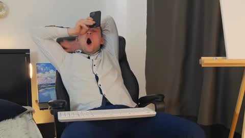 Snapshot of tim_mart chatting on 01/12/25, 11:39 ask me online show from 01/12/25, 11:39