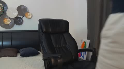 Snapshot of tim_mart chatting on 01/13/25, 08:37 ask me online show from 01/13/25, 08:37