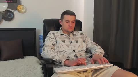 Snapshot of tim_mart chatting on 01/15/25, 11:53 ask me online show from 01/15/25, 11:53