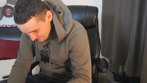 Snapshot of tim_mart chatting on 02/08/25, 05:18 ask me online show from 02/08/25, 05:18