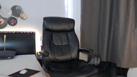 Snapshot of tim_mart chatting on 02/11/25, 08:26 ask me online show from 02/11/25, 08:26