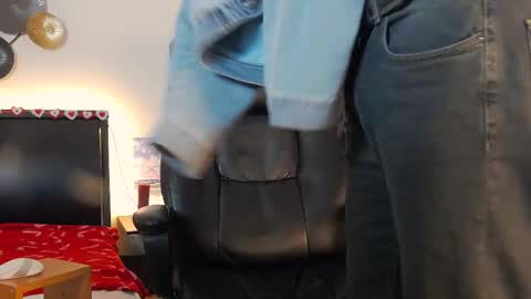 Snapshot of tim_mart chatting on 02/11/25, 12:37 ask me online show from 02/11/25, 12:37