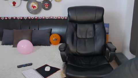 Snapshot of tim_mart chatting on 02/16/25, 10:54 ask me online show from 02/16/25, 10:54