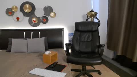 Snapshot of tim_mart chatting on 02/23/25, 07:44 ask me online show from 02/23/25, 07:44