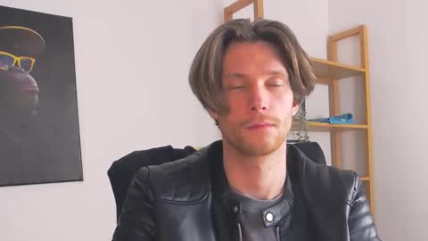 Snapshot of tim_mart chatting on 11/30/25, 08:13 ask me online show from 11/30/25, 08:13