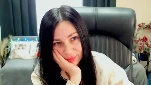 Luisa online show from 05/19/26, 07:37