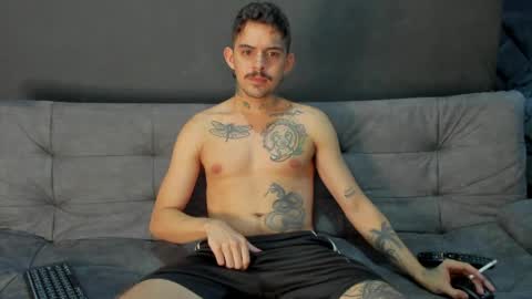 Snapshot of timothy_eliot chatting on 04/06/26, 07:09 wanna play bareback uncut colombian couple new twink bbk online show from 04/06/26, 07:09