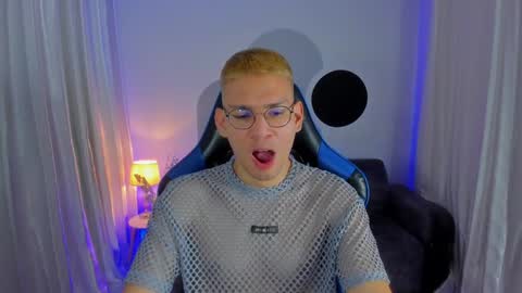 Snapshot of timothy_jones1 chatting on 12/09/24, 12:23 timi jones online show from 12/09/24, 12:23