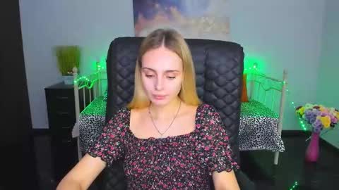 Snapshot of tina_jonesi chatting on 11/06/25, 01:56 Tina online show from 11/06/25, 01:56