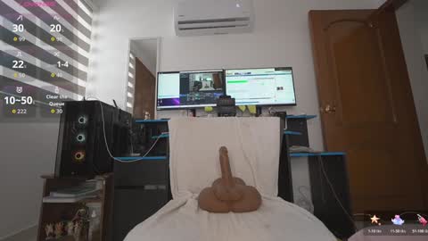 Snapshot of tinacb chatting on 10/22/25, 01:33 tinacb online show from 10/22/25, 01:33