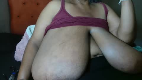 Snapshot of tinagiant chatting on 04/05/26, 04:53 tinagiant online show from 04/05/26, 04:53