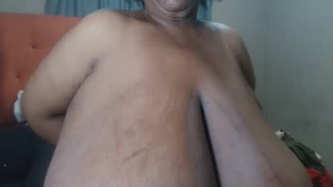 Snapshot of tinagiant chatting on 05/07/26, 04:01 tinagiant online show from 05/07/26, 04:01