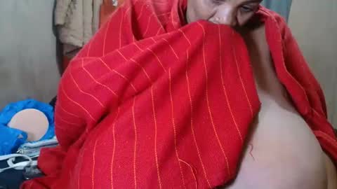 Snapshot of tinagiant chatting on 05/19/26, 06:58 tinagiant online show from 05/19/26, 06:58