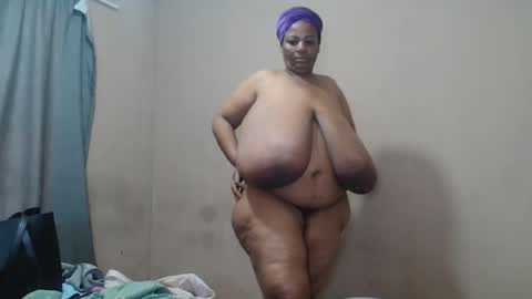 Snapshot of tinagiant chatting on 05/20/26, 09:59 tinagiant online show from 05/20/26, 09:59