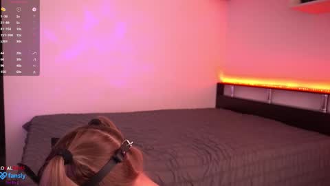 Tinalittle online show from 09/25/25, 06:44