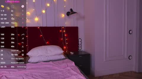 tinasiner online show from 12/30/24, 05:13