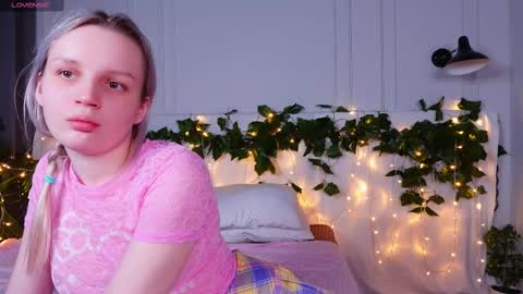 tinasiner online show from 03/09/25, 04:44