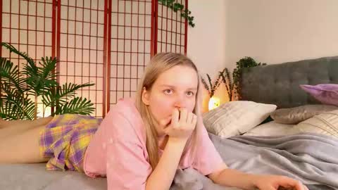 tinasiner online show from 11/23/25, 02:06