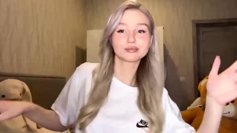 Crystalia online show from 11/09/25, 04:16