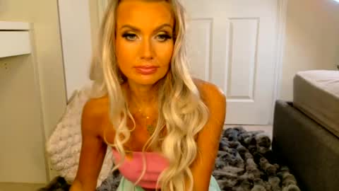 tinkerbell822 online show from 06/15/26, 07:43