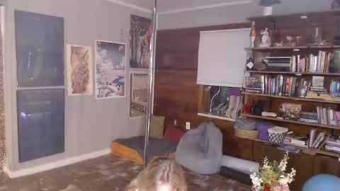 Snapshot of tinkerbellmel44 chatting on 10/29/25, 02:47 tinkerbellmel44 online show from 10/29/25, 02:47