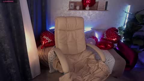 TinkerrBelll online show from 02/09/25, 07:30