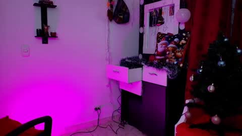 Snapshot of tinnadawson chatting on 12/07/24, 11:23 I AM BELLA ----------- follow my IG TINNS 69 online show from 12/07/24, 11:23