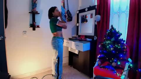 Snapshot of tinnadawson chatting on 12/24/24, 09:22 I AM BELLA ----------- follow my IG TINNS 69 online show from 12/24/24, 09:22