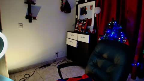 Snapshot of tinnadawson chatting on 12/29/24, 01:02 I AM BELLA ----------- follow my IG TINNS 69 online show from 12/29/24, 01:02