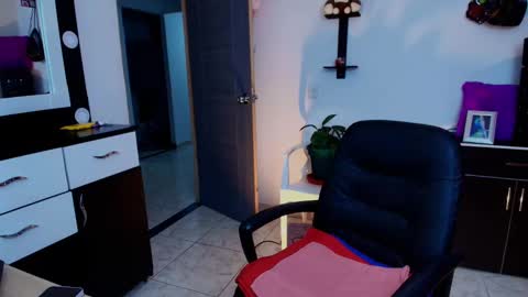 Snapshot of tinnadawson chatting on 01/14/25, 02:40 I AM BELLA ----------- follow my IG TINNS 69 online show from 01/14/25, 02:40