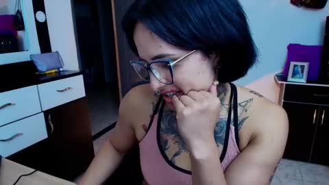 Snapshot of tinnadawson chatting on 01/14/25, 05:40 I AM BELLA ----------- follow my IG TINNS 69 online show from 01/14/25, 05:40