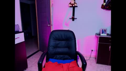 Snapshot of tinnadawson chatting on 01/23/25, 02:44 I AM BELLA ----------- follow my IG TINNS 69 online show from 01/23/25, 02:44