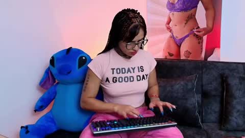 Snapshot of tinnadawson chatting on 02/13/25, 12:24 I AM BELLA ----------- follow my IG TINNS 69 online show from 02/13/25, 12:24