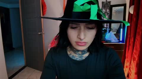 Snapshot of tinnadawson chatting on 10/16/25, 02:34 I AM BELLA ----------- follow my IG TINNS 69 online show from 10/16/25, 02:34